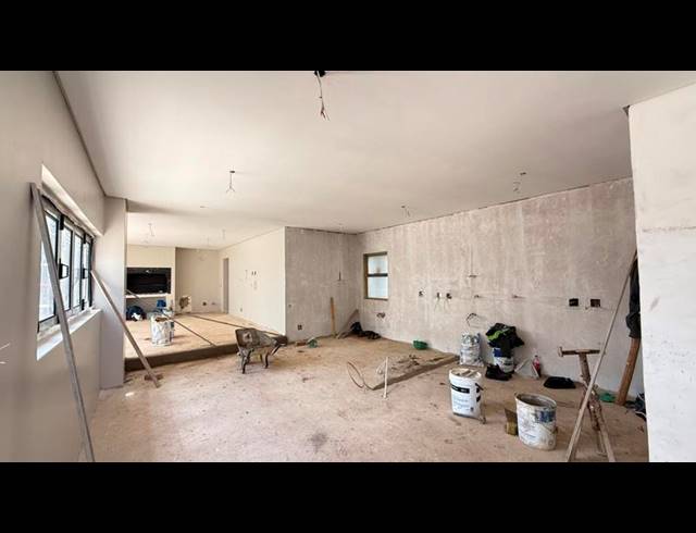 5 BEDROOM HOUSE FOR SALE IN MIDSTREAM HEIGHTS